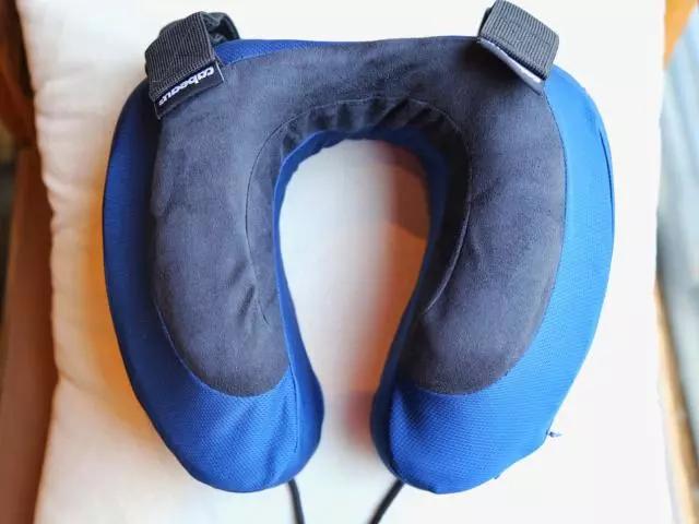 护颈枕的正确枕法，正确戴脖枕（热敷、按摩双面结合）