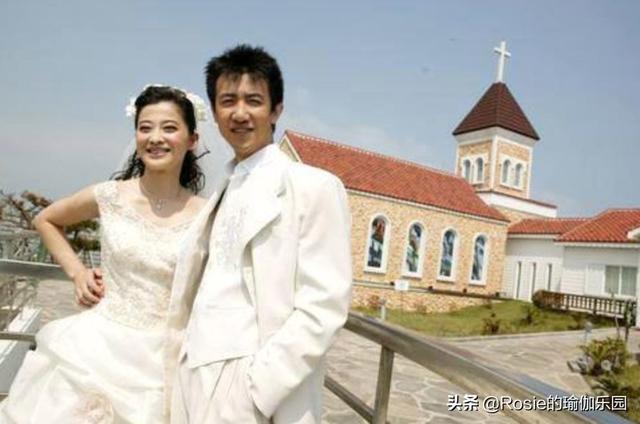 她因「被家暴」家喻戶曉，兩次閃婚，如今45歲幸福得像個小女人 娛樂八卦吃瓜 第14张