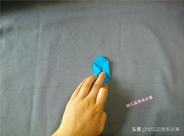 折纸气球兔子的做法图解，幼儿园亲子手工折纸DIY之兔子气球