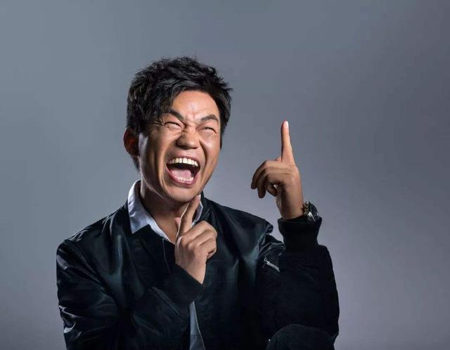 王宝强多少岁了，王宝强的真实来历（素颜出镜似普通路人）