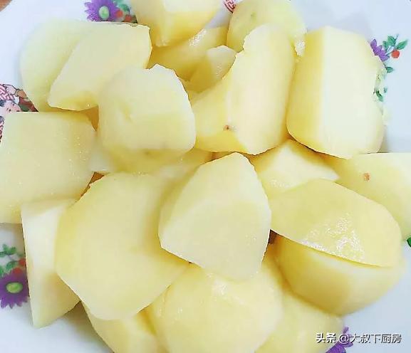 咖喱土豆炖牛肉，咖喱土豆炖牛肉家常做法