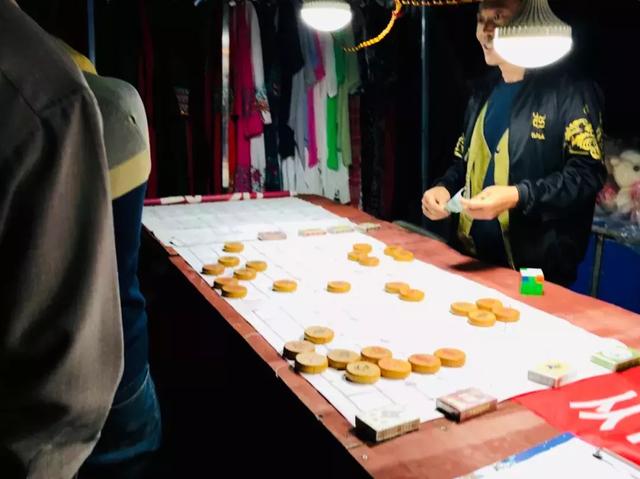 西双版纳江边夜市，西双版纳最火爆的夜市（到西双版纳一定要知道的五件事）