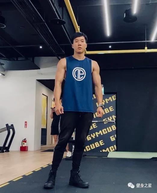 擼鐵5年蛻變肌肉型男，腹肌人魚線撩妹無數，健身果然是把整容刀 健身減肥達人 第4张