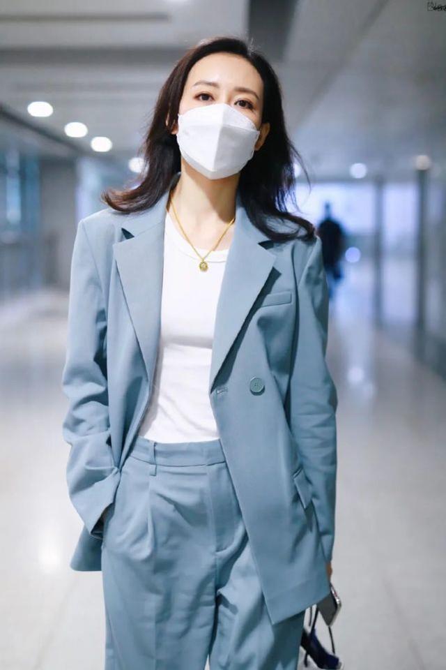 王鷗真的太拼！穿「浴袍裙」出席活動女人味足，抹胸款好怕繃不住 娛樂八卦吃瓜 第8张