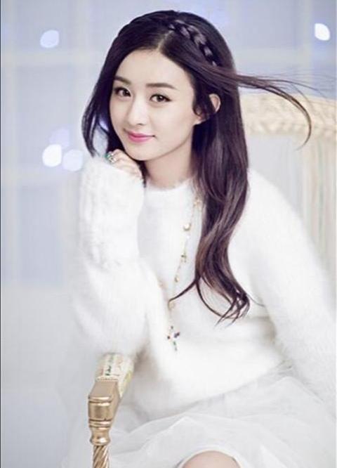 女生超显老脸小的微卷发型，女人40岁以后别留直发了