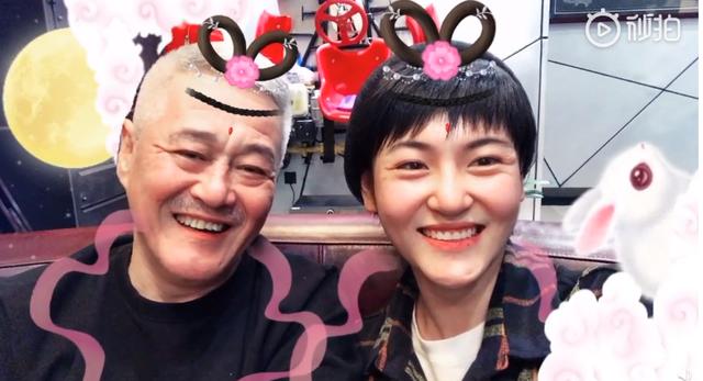 乡村爱情杜小双剧照，赵本山马心怡同框搞怪