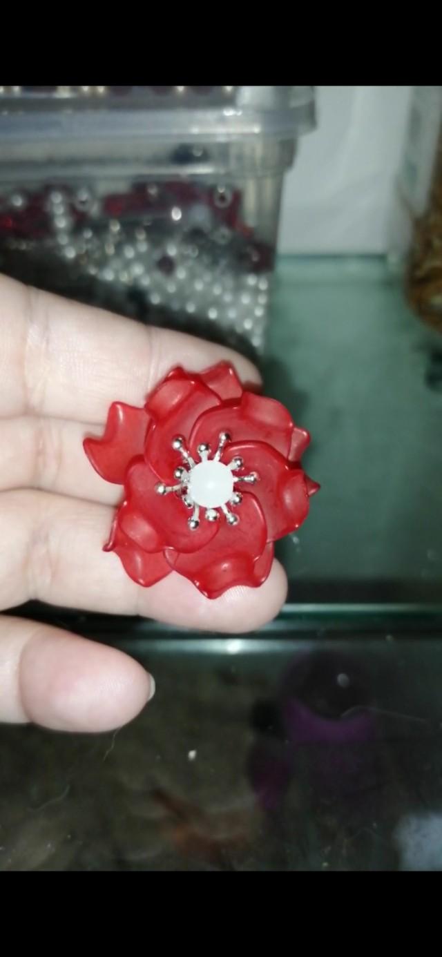 手工发夹简单制作方法，教你DIY一个美丽的发夹