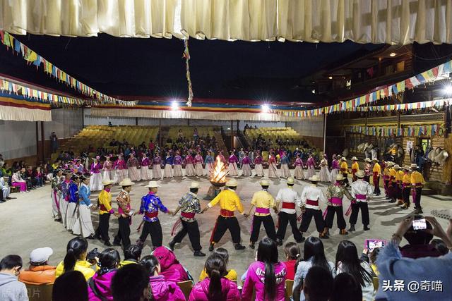 摩梭人走婚习俗，白天各自生活晚上才能相聚