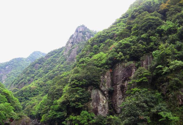 避暑徒步路线推荐，徒步溯溪原生态避暑圣地-浙东大峡谷