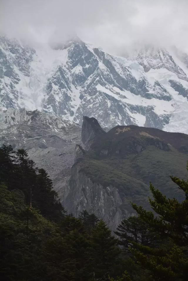 四川海螺沟冰川风景气候，海螺沟冰川每年消退25～30米