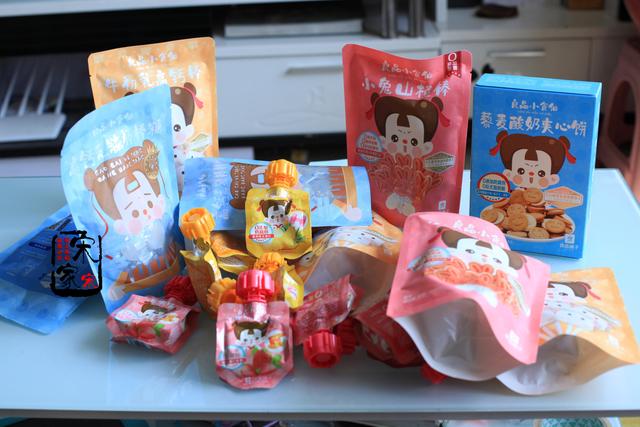 小孩爱吃的各种糖果零食，这6款零食多囤些