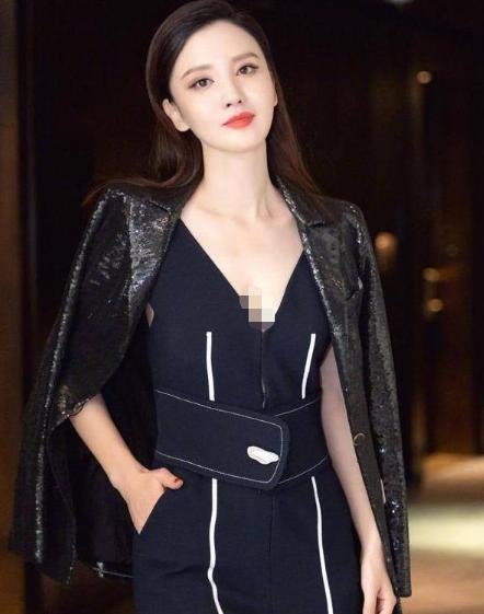 张萌携夫合体真低调，张萌丈夫