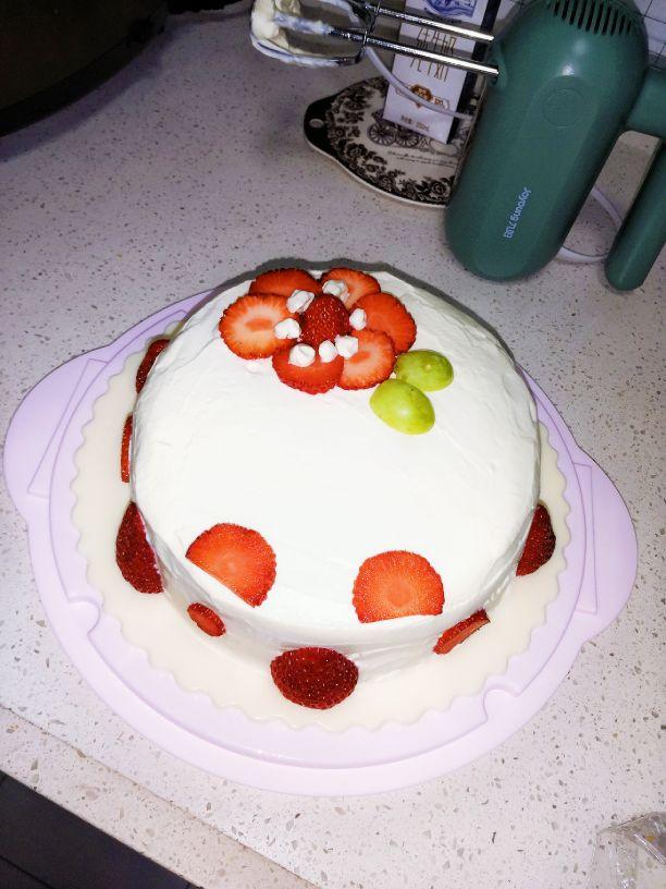 6寸生日蛋糕图片，超详细的6寸戚风蛋糕（十分钟搞定一道挑战一下6寸戚风蛋糕）