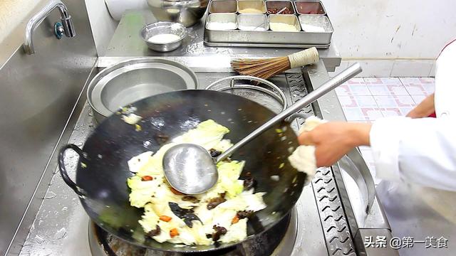水煮肉片正宗做法，美味又好吃的水煮肉片教程（舌尖火辣比毛血旺过瘾）