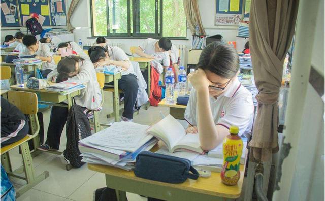 高中最难的学科，高中各学科难度排行榜（物理最难数学最抽象）