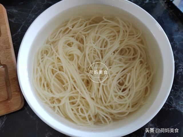 冷面的做法大全家常酸甜口的，来一碗透心凉的冷面