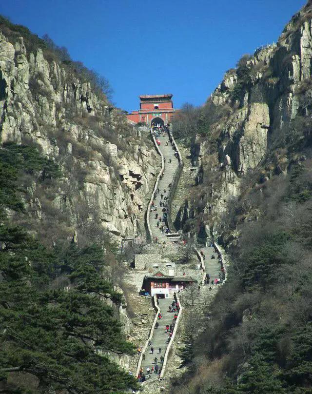 泰山登山路线图，泰山旅游必备路线图