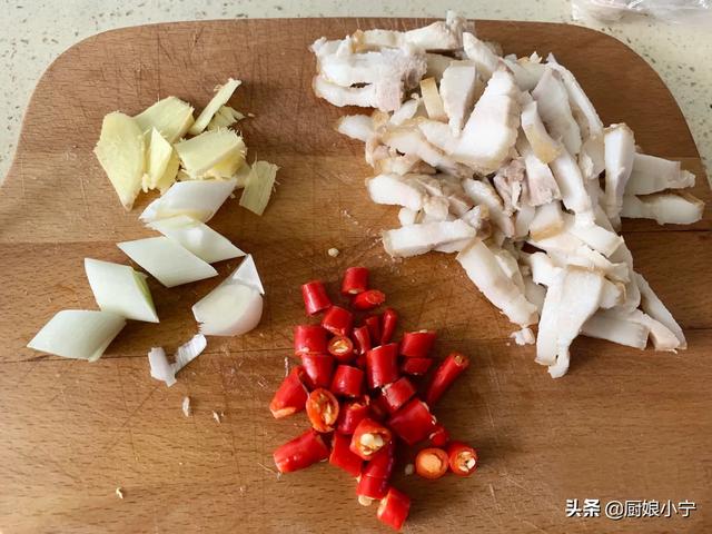 焯过水的豆角怎么做好吃，豆角焯水之后怎么炒好吃（豆角最好吃的做法）
