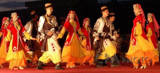 维吾尔族的传统节日，维吾尔族的风土人情和民俗习惯（热情好客的维吾尔族）