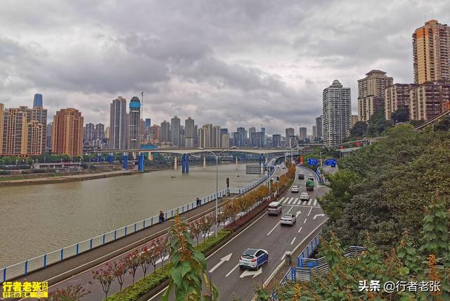 李子坝站重庆十大最美建筑之一，全省旅行值得去的地方——重庆篇