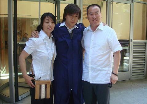 释小龙近照曝光，30岁释小龙近况（30岁释小龙一家近照）