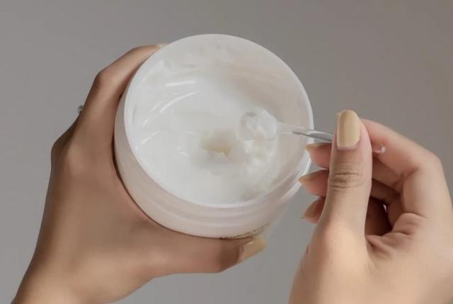 身体乳过期了还能用吗，身体乳过期了几天还能用吗（那么贵的“精华液”）
