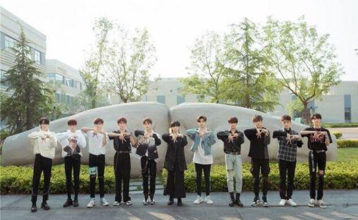 各家明星的粉丝名及应援色，张艺兴的应援色