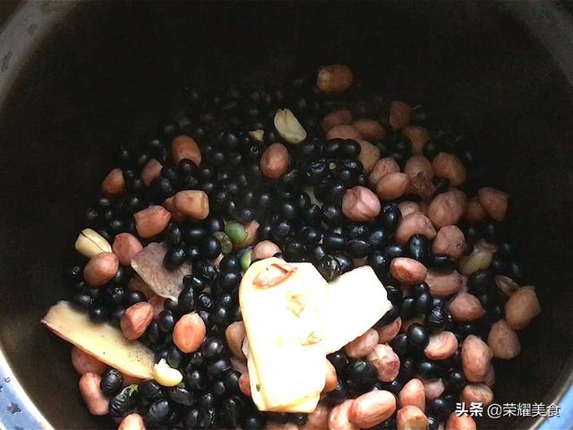 黑豆汤的做法与功效，这黑豆汤正合适