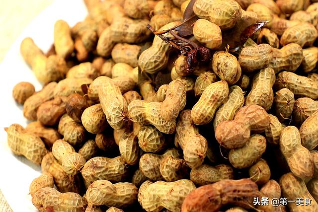 做水煮花生只放盐做错了，水煮五香花生正确做法