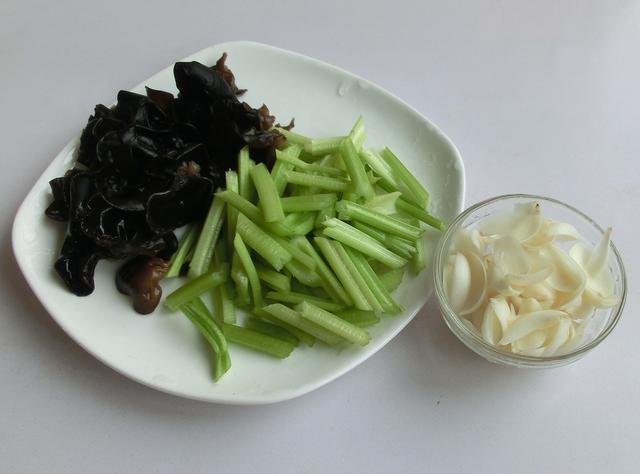 小炒肉怎么炒好吃又嫩，小炒肉怎样炒又嫩又好吃家常