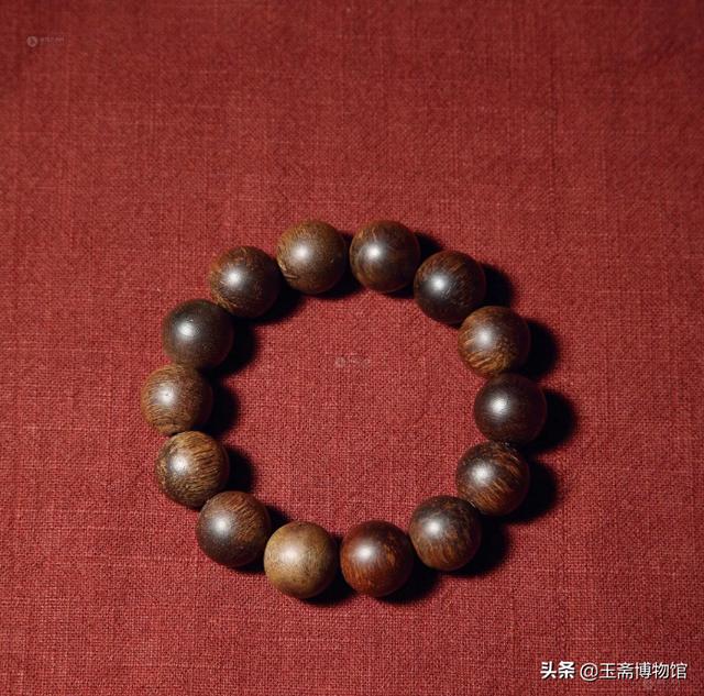 珍贵的绿色佛珠拍卖记录，没想到一串佛珠竟然卖到100万