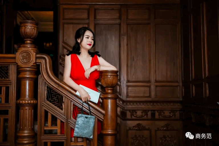 情侣送礼，没有什么是Prada搞不定的 情人节送什么礼物给女朋友好