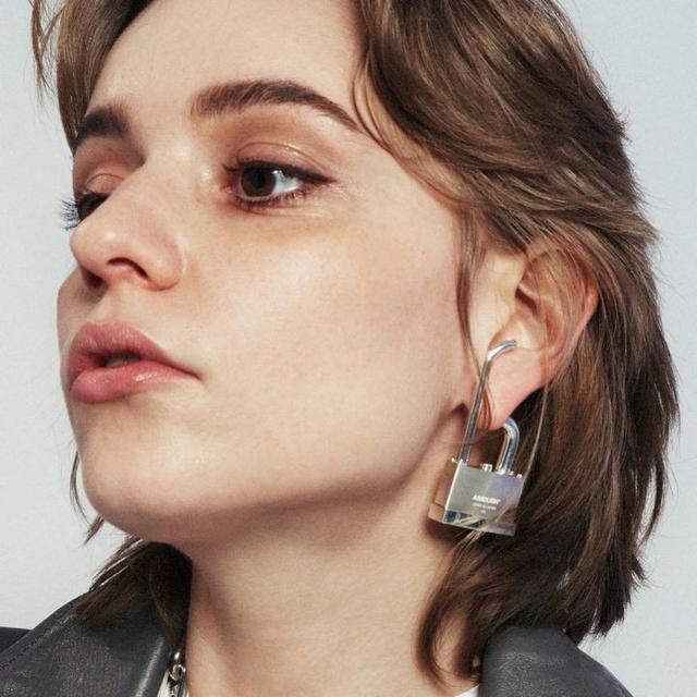 ambush官网，日本潮牌ambush官网（造型简约时尚又不失高级质感）