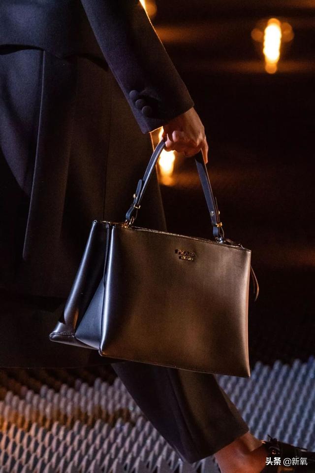 小野妹子学吐槽，prada为什么那么便宜