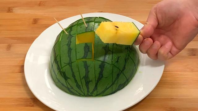 切西瓜怎么切好看，西瓜如何切更好吃又好看（切西瓜别用老一套了）