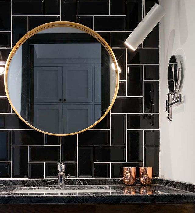 卫生间墙砖地砖，哪类瓷砖适合卫生间（卫生间地面铺哪种瓷砖）