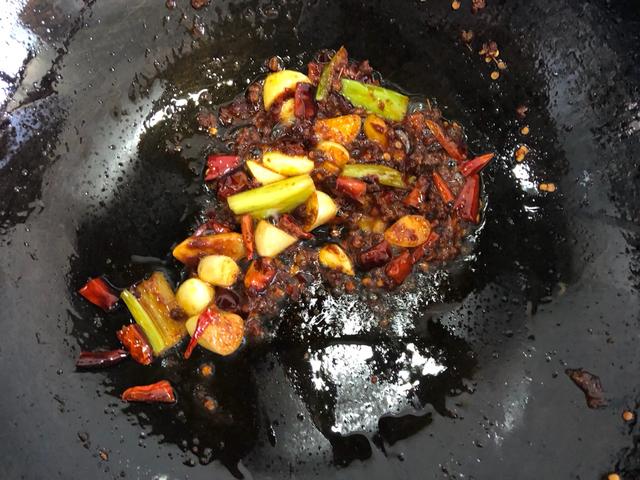 正宗麻辣鸭肠的做法大全，自己在家做麻辣鸭肠