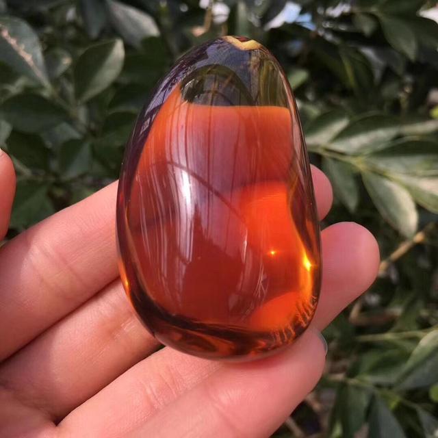 蜜蜡和琥珀的区别，蜜蜡和琥珀最简单的区别