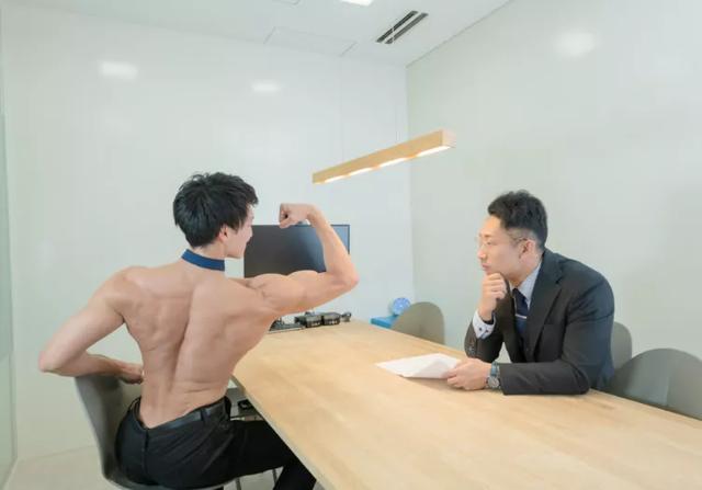 日本肌肉男開了家寫真素材網，畫風簡直太搞笑了 健身減肥達人 第18张