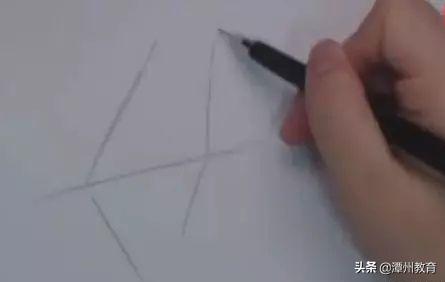 小学生画人怎么画简单又好看，1分钟画出趴下小人