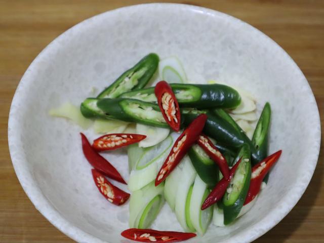 娃娃菜怎么做好吃又简单不用油，娃娃菜这样做不加一滴水