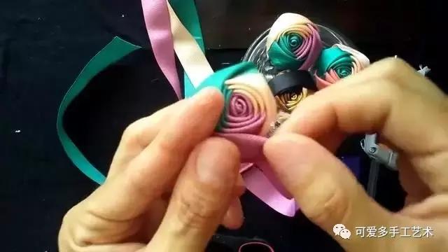 三色丝带玫瑰花朵做法大全，浪漫酷炫的三色丝带玫瑰