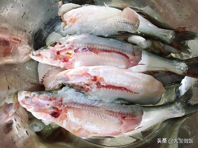 荆州刁子鱼做法，湖北传统经典美食