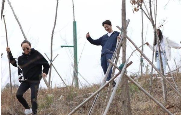 蔡明老师年轻时，蔡明年轻时的老照片