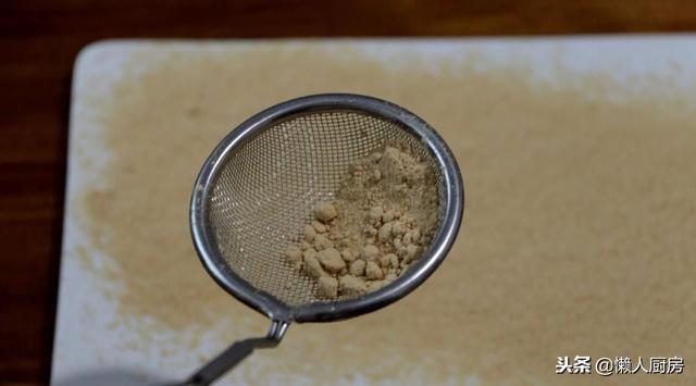 传统老红糖年糕的做法，小时候最爱吃的红糖年糕条