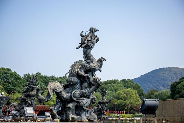 灵山大佛在哪里，江苏无锡灵山大佛在哪里（是无锡最贵的5A级旅游景点）