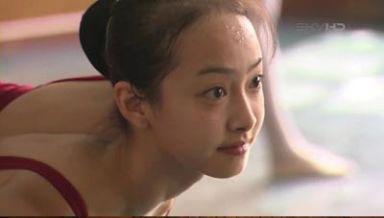 宋茜从31岁秒变回18岁少女，11岁北漂20岁闯韩32岁的宋茜扑倒小奶狗