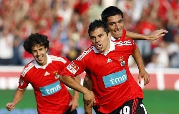 维奥拉的100座城堡中的维奥拉，萨维奥拉的故事停留在那个被风吹过的夏天