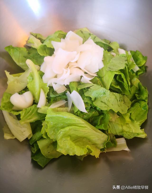 百合怎么炒好吃，炒百合怎么炒最好吃（百合炒之前要先处理一下）