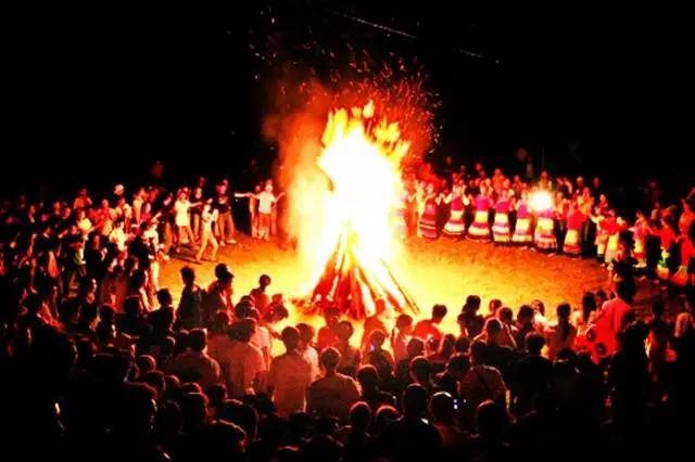 云南特色少数民族节日都在这了，云南春节旅游景点有哪些风俗